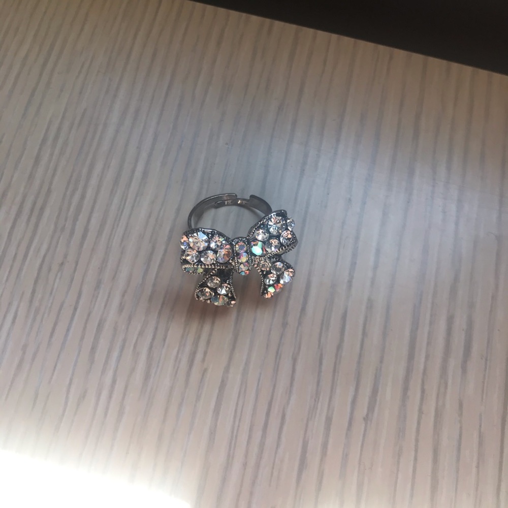 Bow Ring